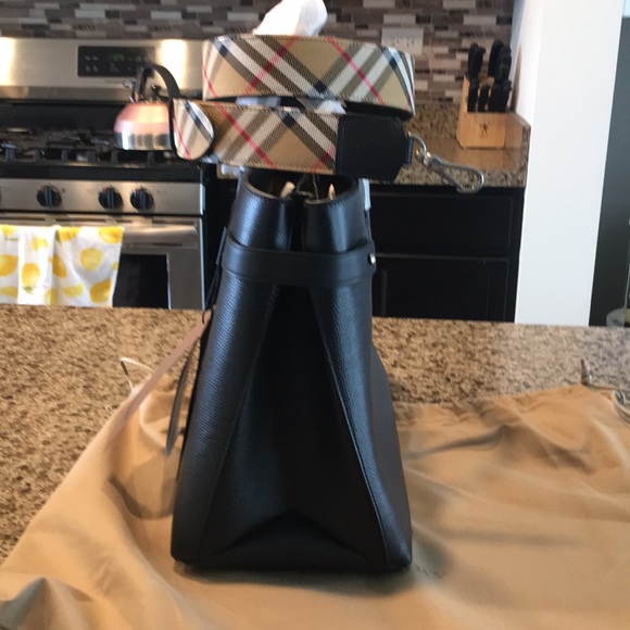 Sold on ♏️ NWT Burberry Medium Banner - Picture 3 of 8